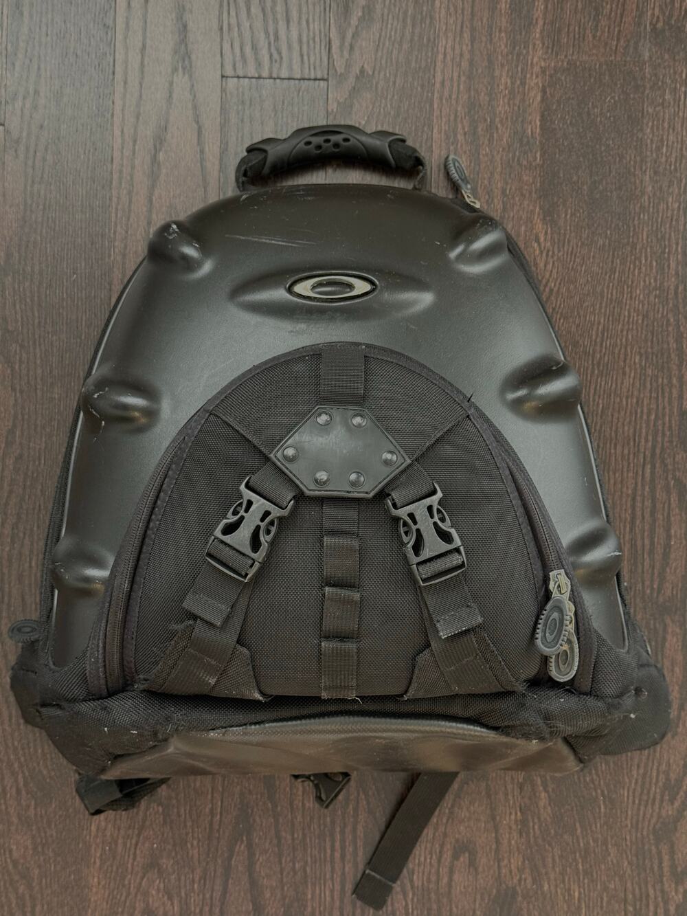 Vintage Oakley Hard Shell "Spine" Backpack Y2K Archive Techwear Gorpcore Cyberpu